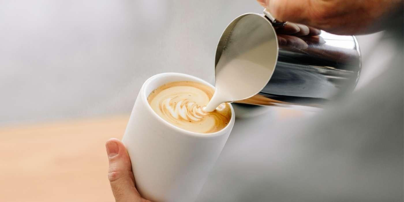 Latte art like a pro with Fellow Eddy Steaming Pitcher! - Coffee Hit