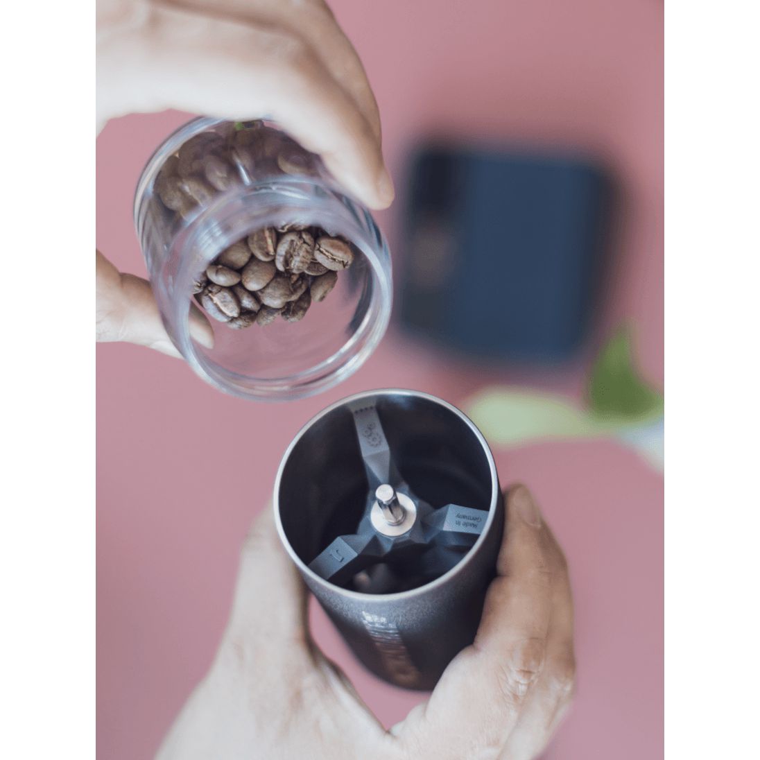 Comandante Grinders – Premium Hand Coffee Grinders for Specialty Brewing